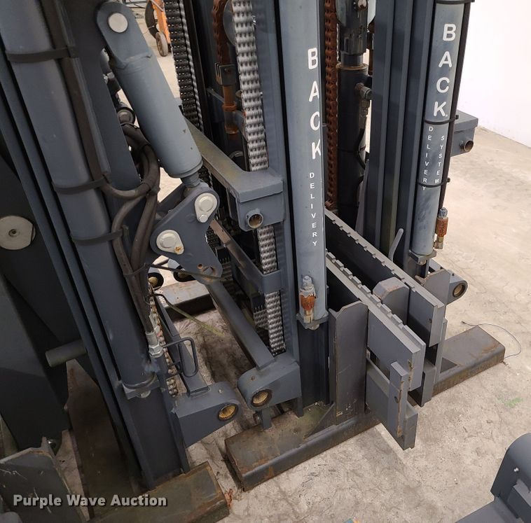 image for item DN5702 (2) forklift masts