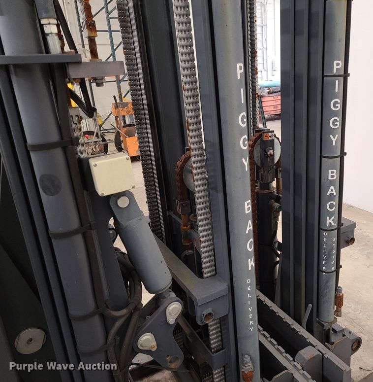 image for item DN5702 (2) forklift masts