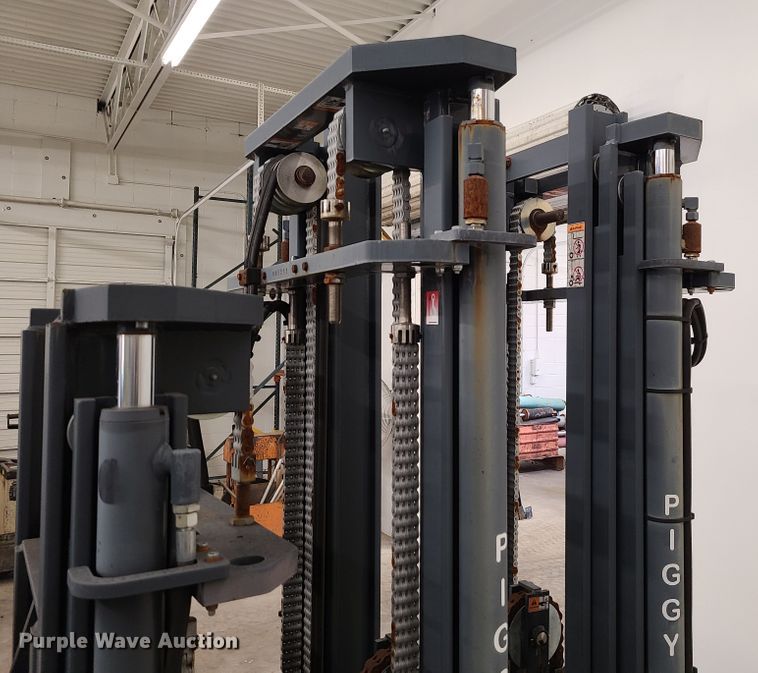 image for item DN5702 (2) forklift masts