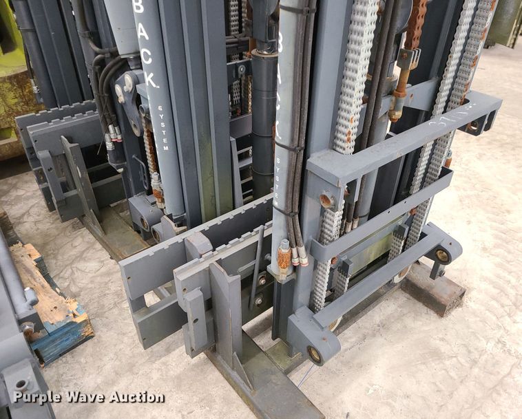 image for item DN5702 (2) forklift masts