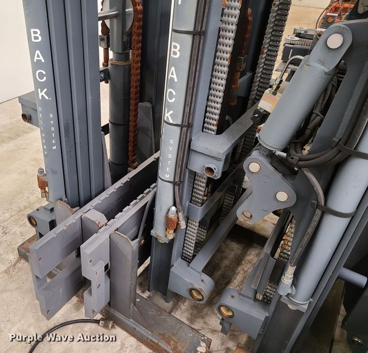 image for item DN5702 (2) forklift masts