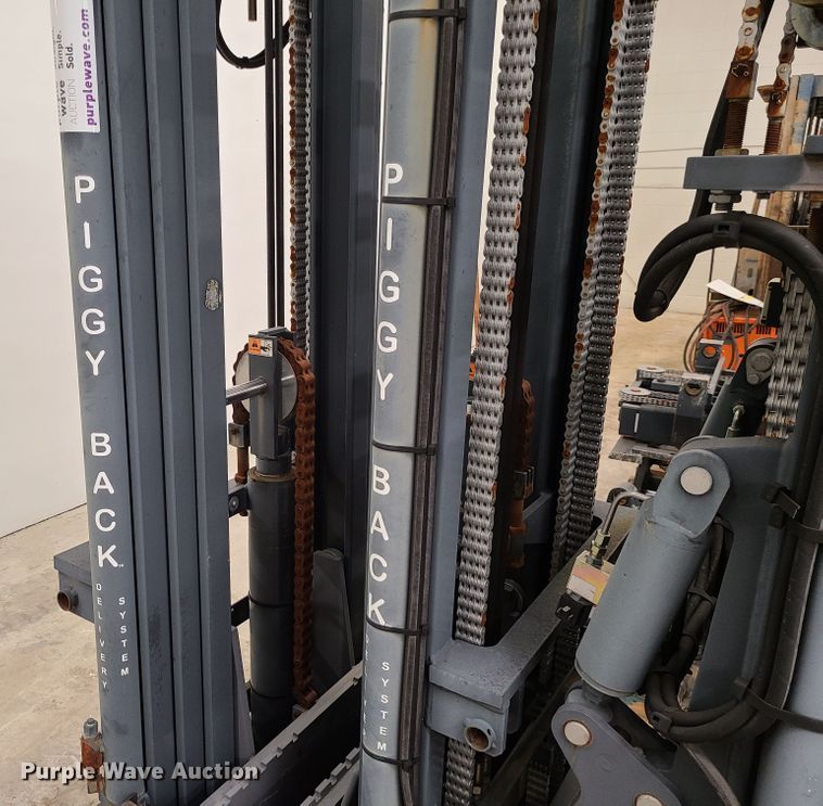 image for item DN5702 (2) forklift masts