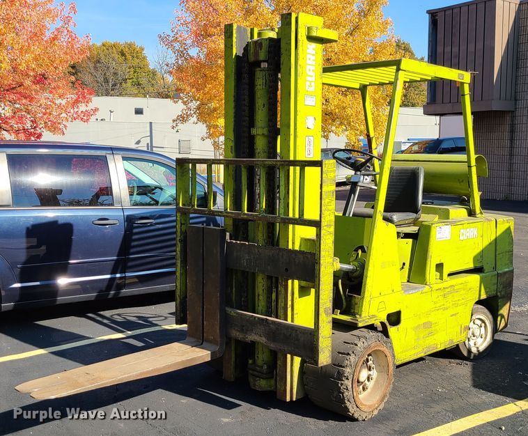 image for item DN5705 Clark C500  forklift