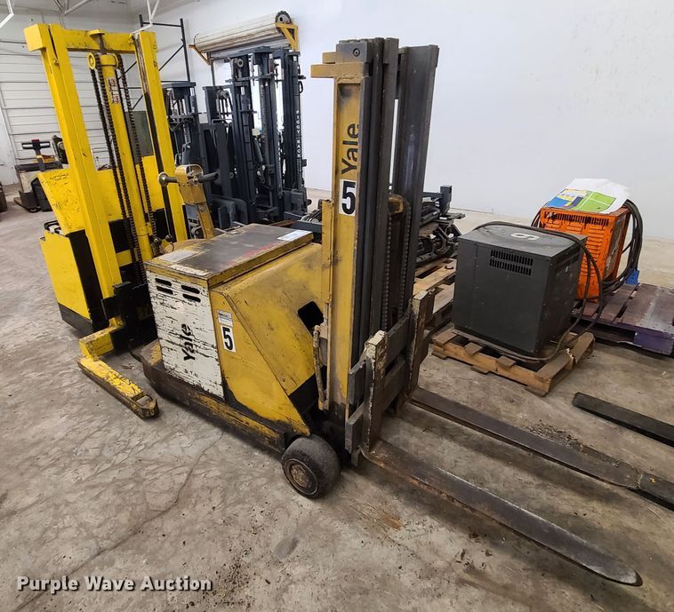 image for item DN5709 (2) pallet jacks