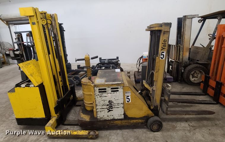 image for item DN5709 (2) pallet jacks