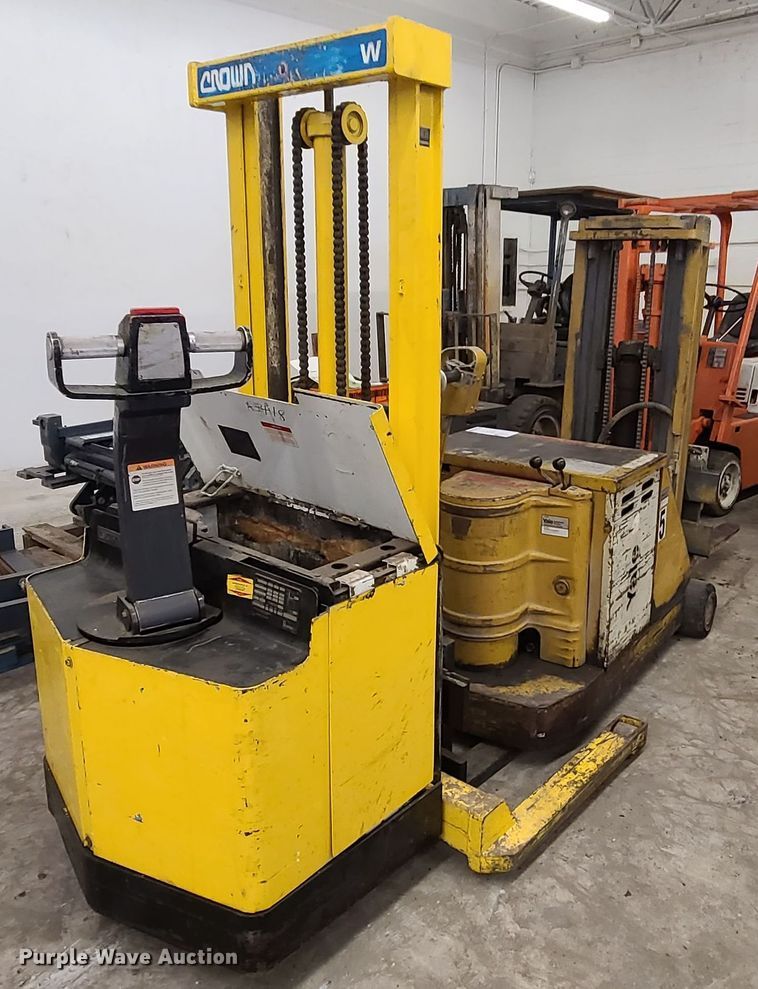 image for item DN5709 (2) pallet jacks