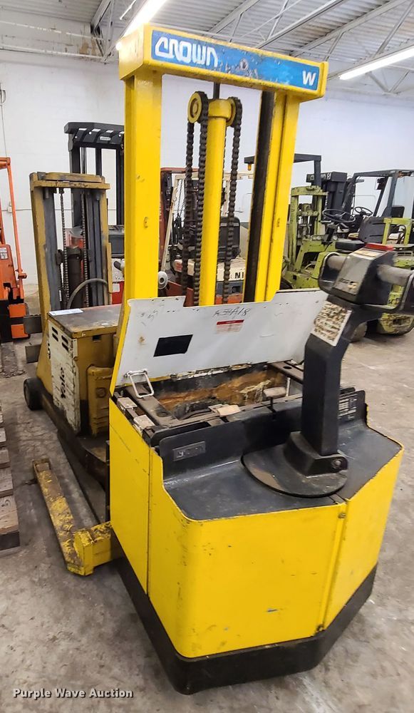 image for item DN5709 (2) pallet jacks