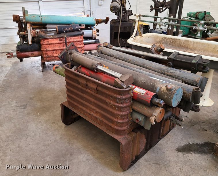 image for item DN5713 Hydraulic cylinders