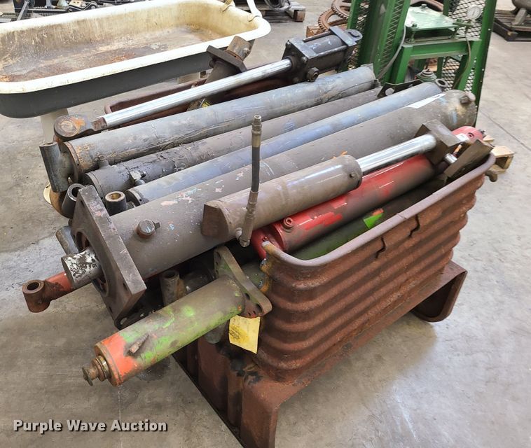 image for item DN5713 Hydraulic cylinders