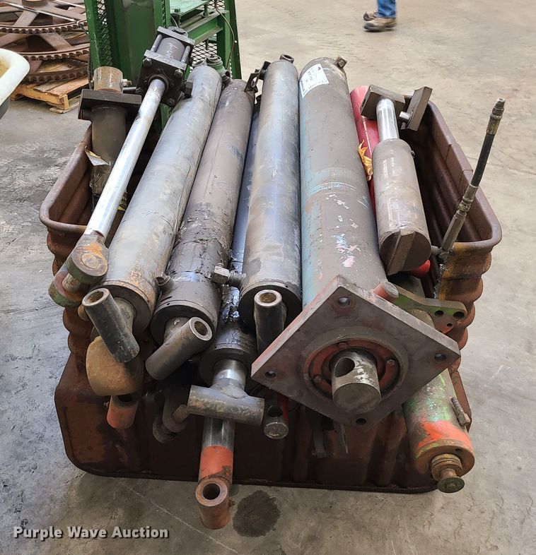 image for item DN5713 Hydraulic cylinders