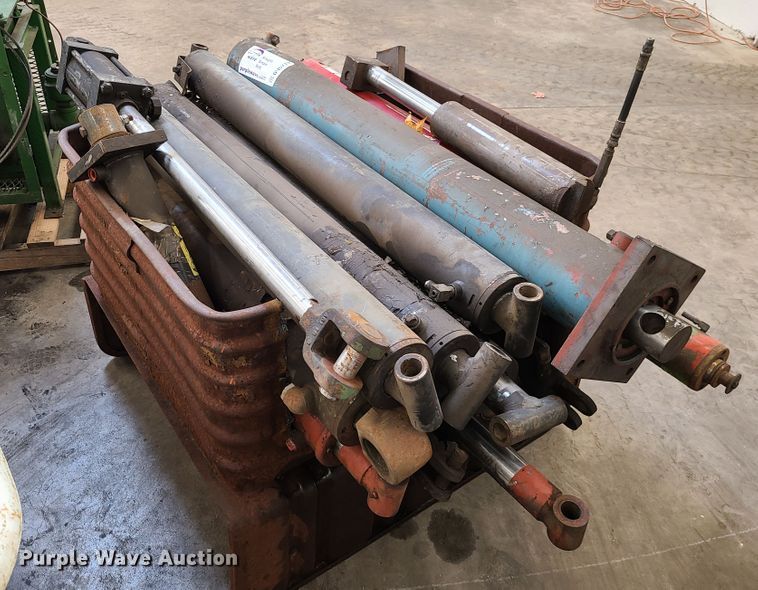 image for item DN5713 Hydraulic cylinders
