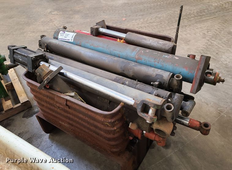 image for item DN5713 Hydraulic cylinders
