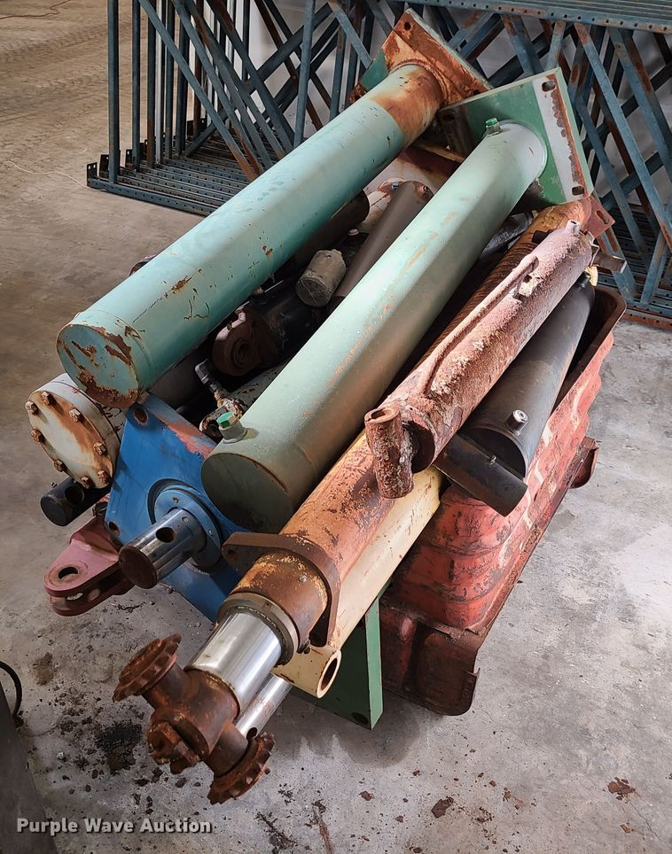 image for item DN5713 Hydraulic cylinders