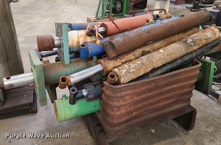 image for item DN5713 Hydraulic cylinders
