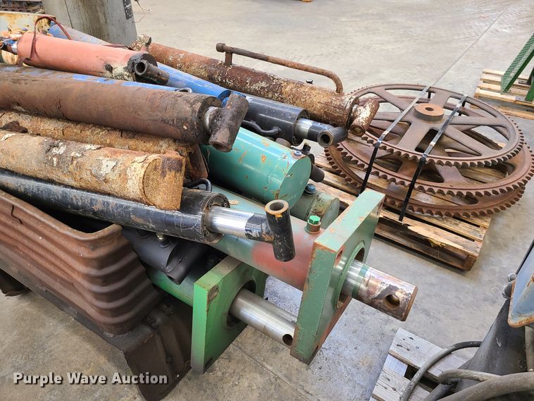 image for item DN5713 Hydraulic cylinders
