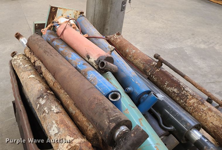image for item DN5713 Hydraulic cylinders