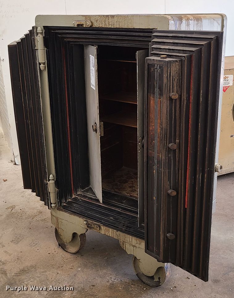 image for item DN5714 (4) safes