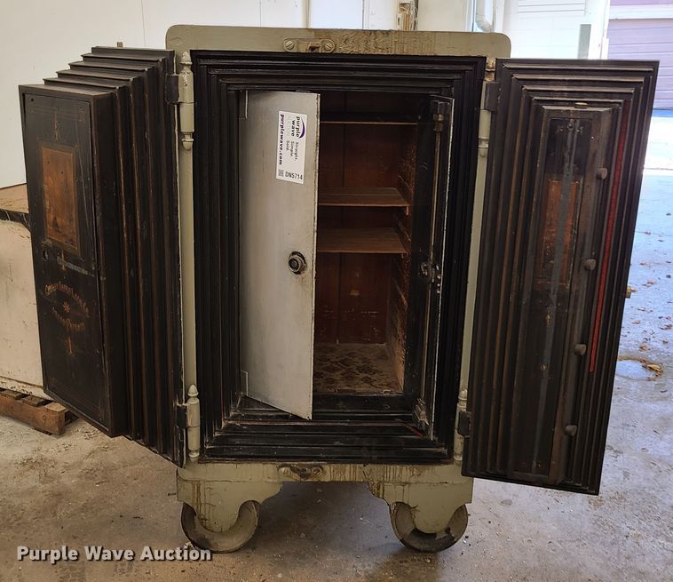 image for item DN5714 (4) safes