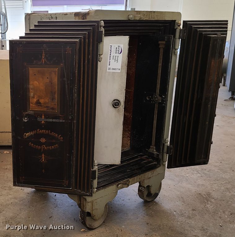 image for item DN5714 (4) safes