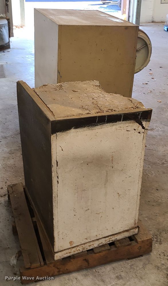 image for item DN5714 (4) safes