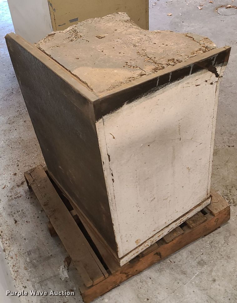 image for item DN5714 (4) safes