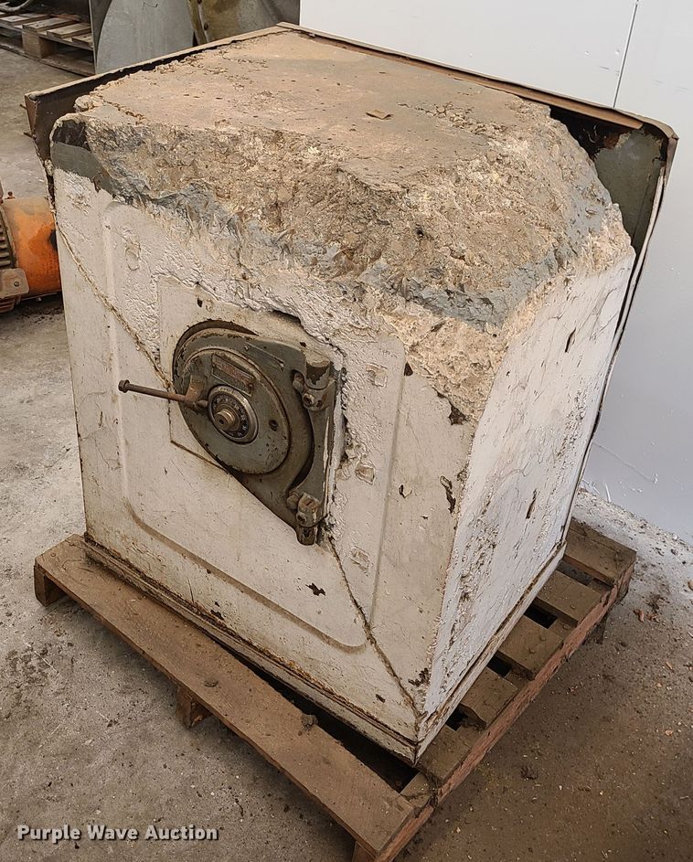 image for item DN5714 (4) safes