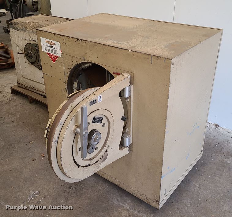 image for item DN5714 (4) safes