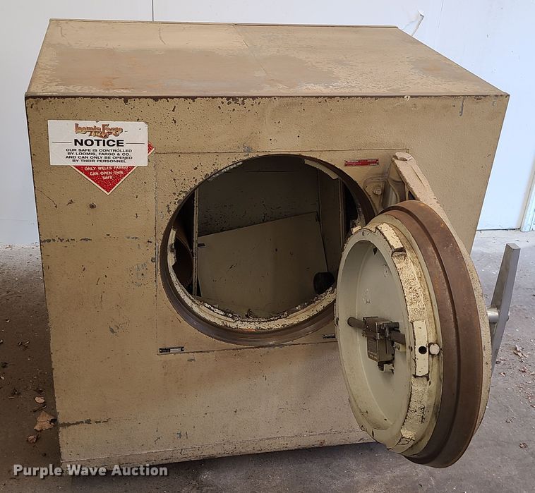image for item DN5714 (4) safes
