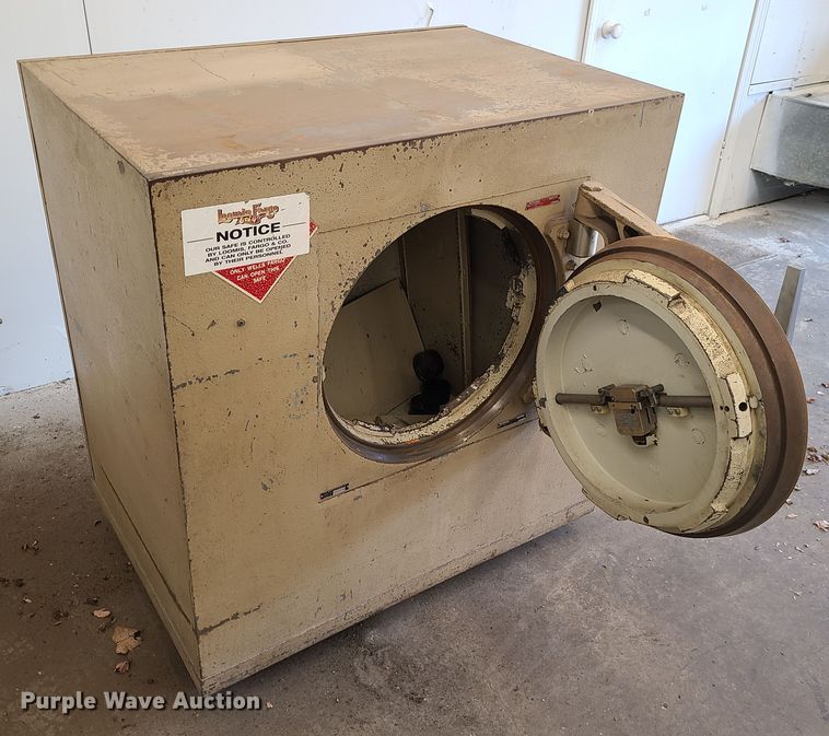 image for item DN5714 (4) safes