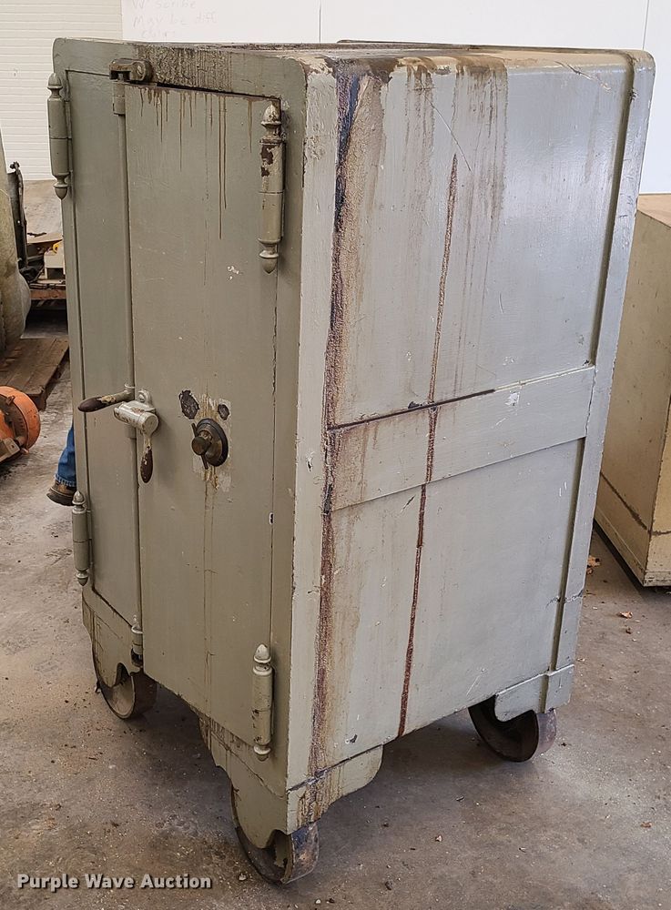 image for item DN5714 (4) safes