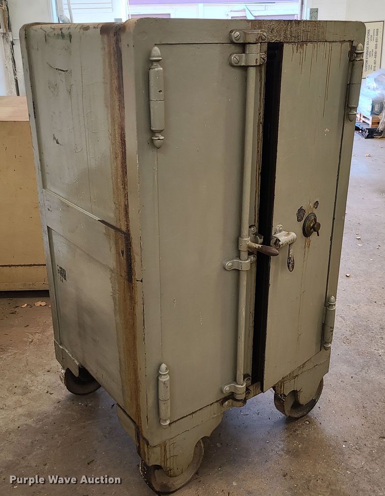 image for item DN5714 (4) safes
