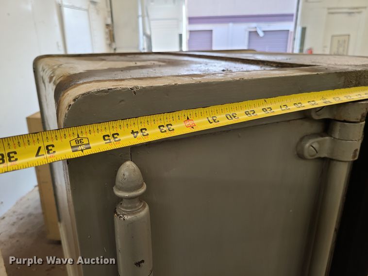 image for item DN5714 (4) safes