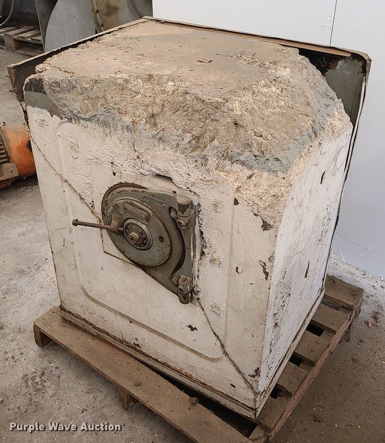 image for item DN5714 (4) safes