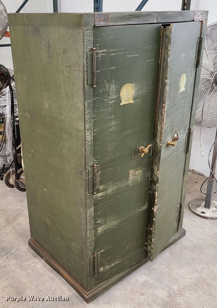 image for item DN5714 (4) safes