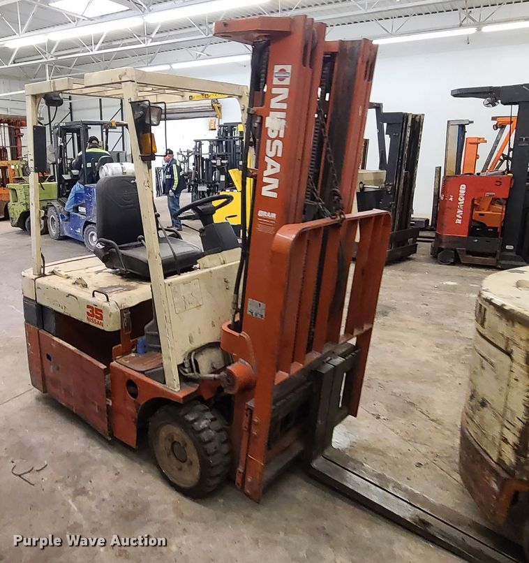 image for item DN5715 (2) Nissan forklifts