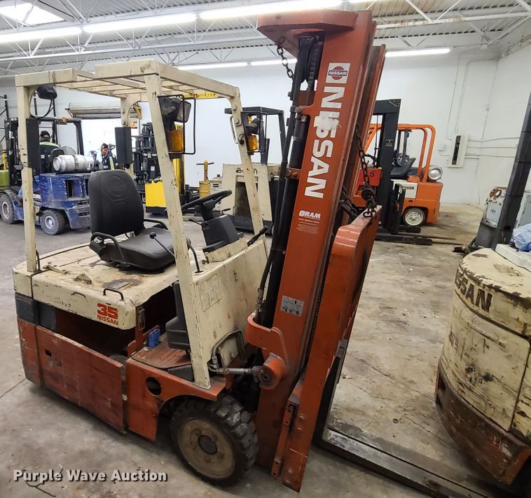 image for item DN5715 (2) Nissan forklifts