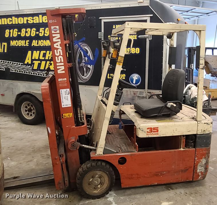 image for item DN5715 (2) Nissan forklifts