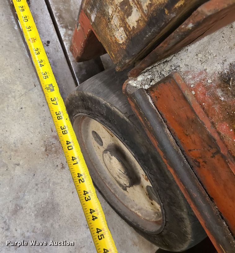 image for item DN5715 (2) Nissan forklifts