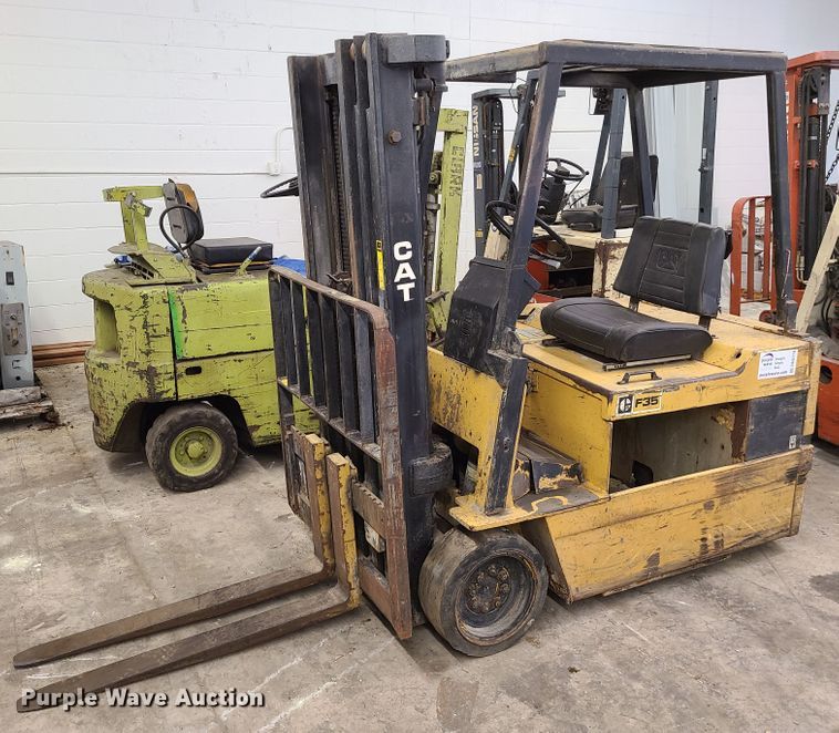 image for item DN5716 (2) forklifts