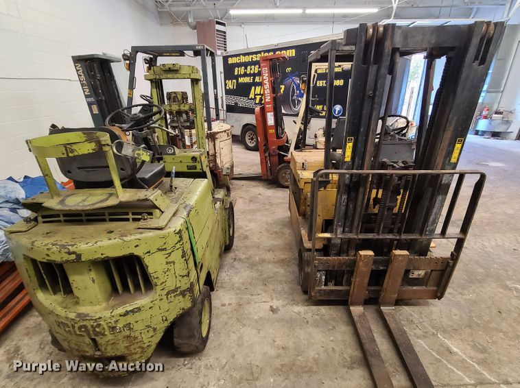 image for item DN5716 (2) forklifts