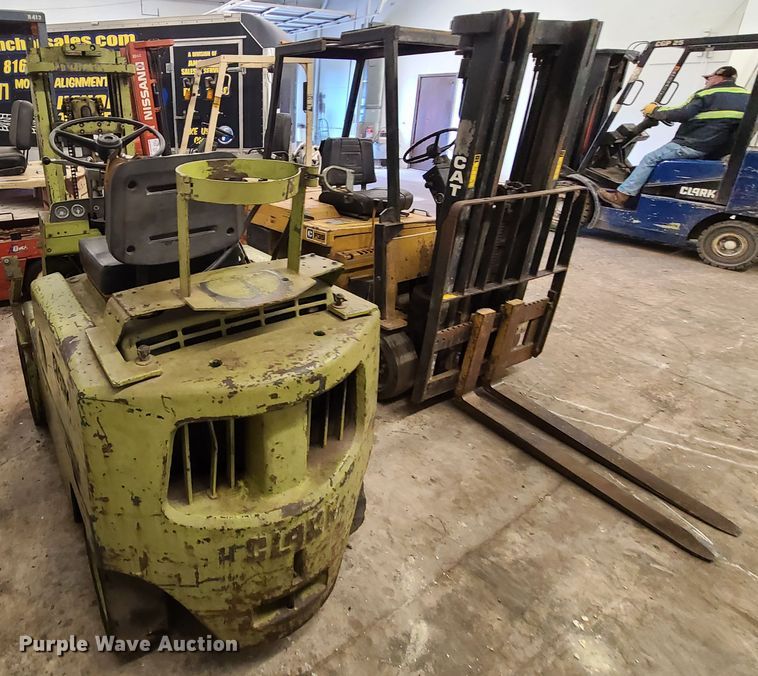 image for item DN5716 (2) forklifts