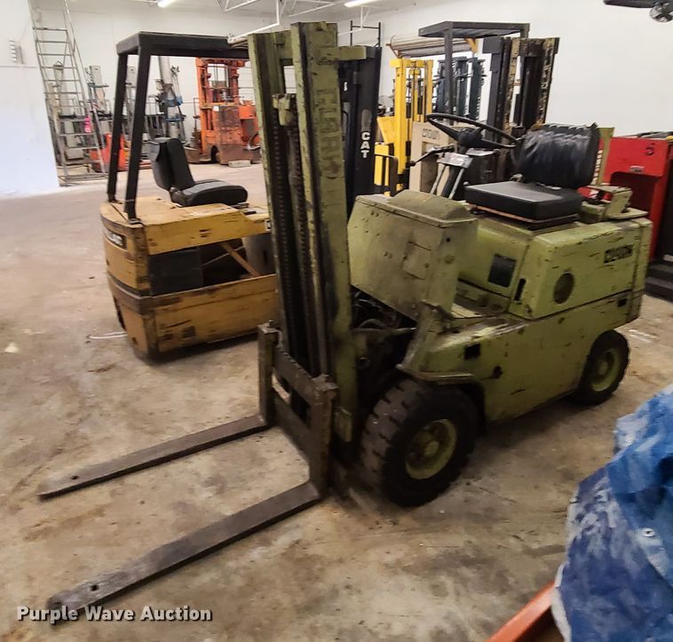 image for item DN5716 (2) forklifts