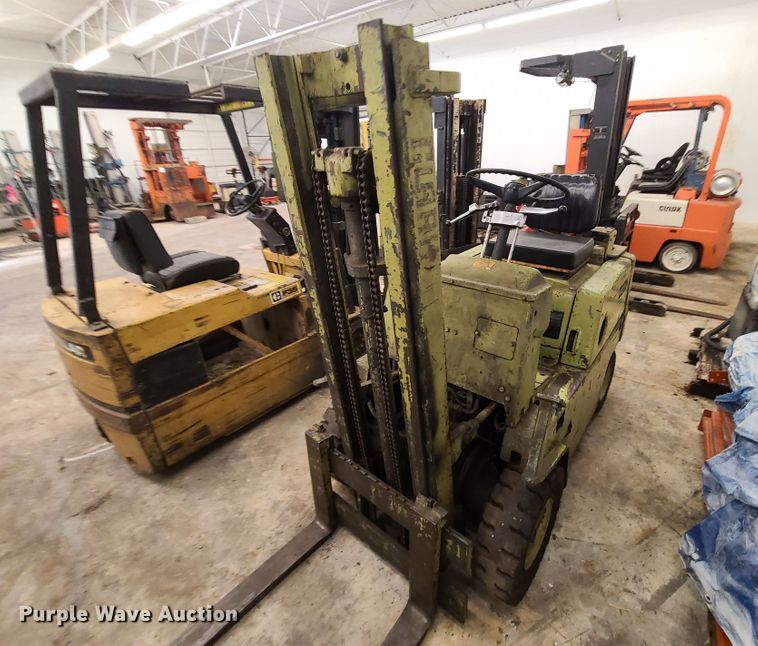 image for item DN5716 (2) forklifts