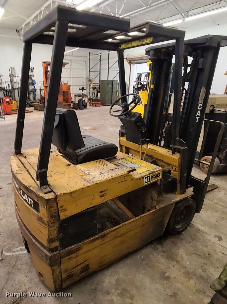 image for item DN5716 (2) forklifts