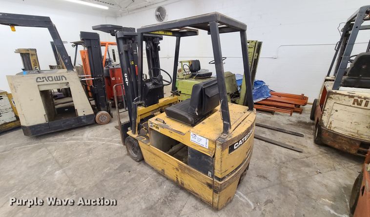 image for item DN5716 (2) forklifts