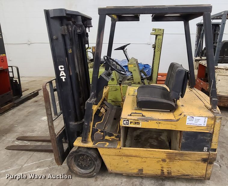 image for item DN5716 (2) forklifts