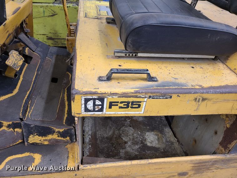 image for item DN5716 (2) forklifts