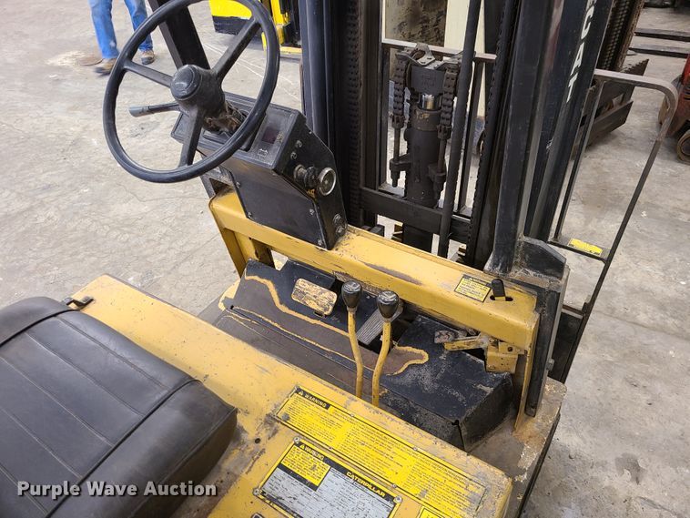 image for item DN5716 (2) forklifts