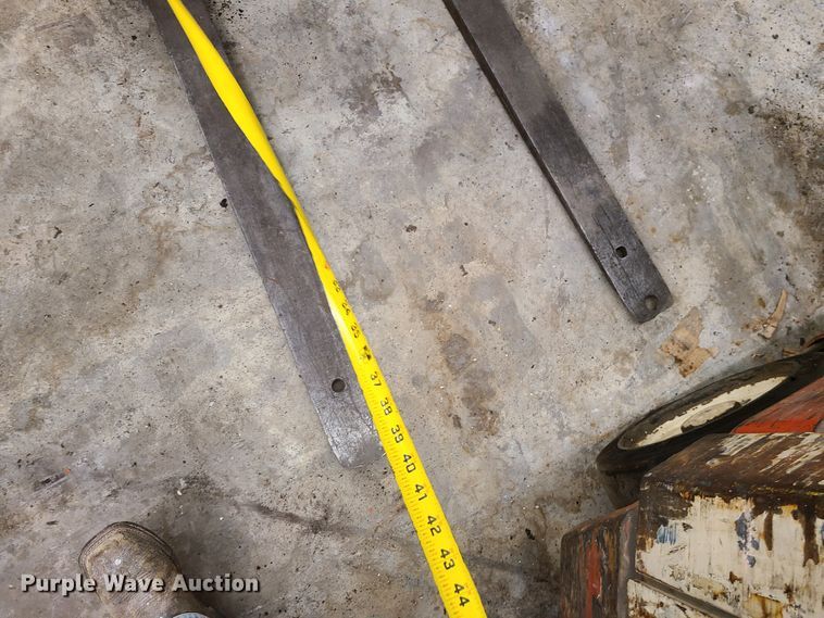 image for item DN5716 (2) forklifts