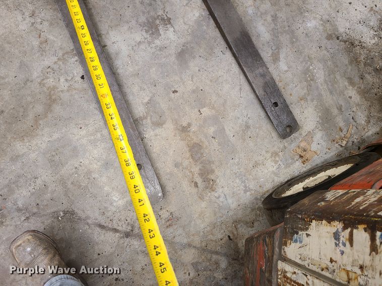 image for item DN5716 (2) forklifts